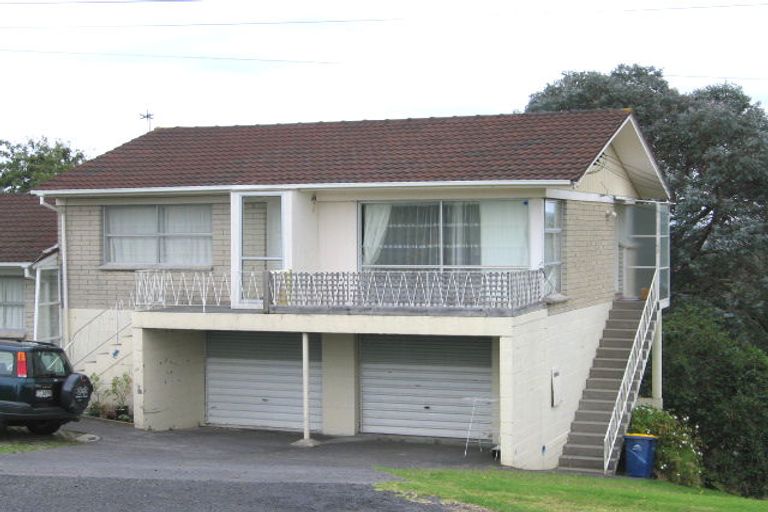 Photo of property in 354 Glenfield Road, Glenfield, Auckland, 0629