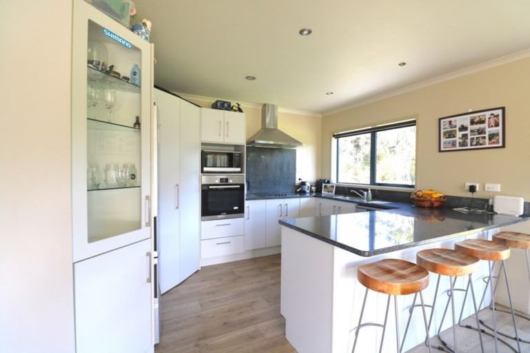 Photo of property in 136 Stratford Drive, Cable Bay, 0420