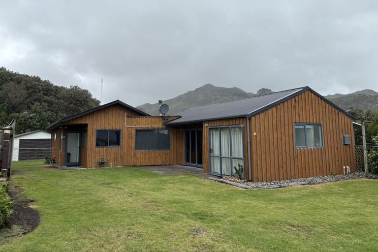 Photo of property in 13 Point Road, Mokau, 4376