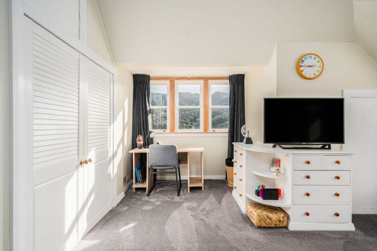 Photo of property in 28 Handyside Street, Tawa, Wellington, 5028