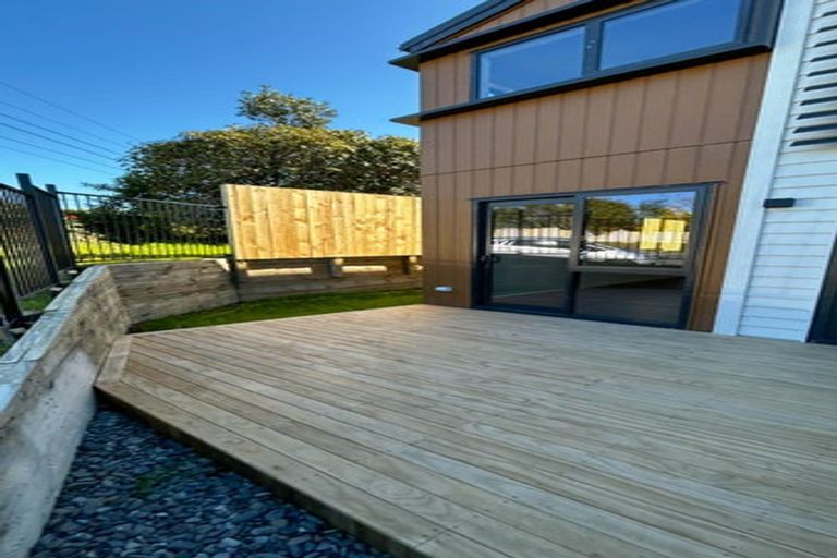 Photo of property in 12/196 Royal Road, Massey, Auckland, 0614