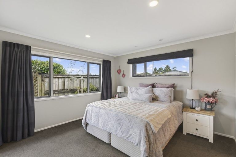 Photo of property in 2 Oakwood Drive, Highlands Park, New Plymouth, 4312