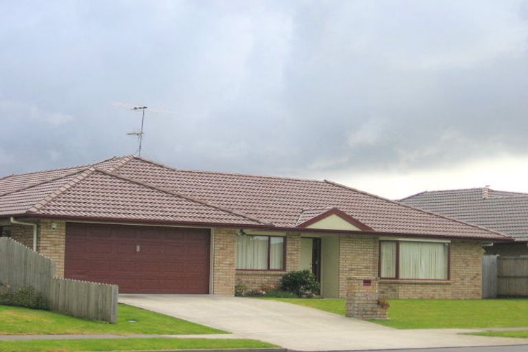 Photo of property in 5 Wayne Francis Drive, East Tamaki, Auckland, 2016