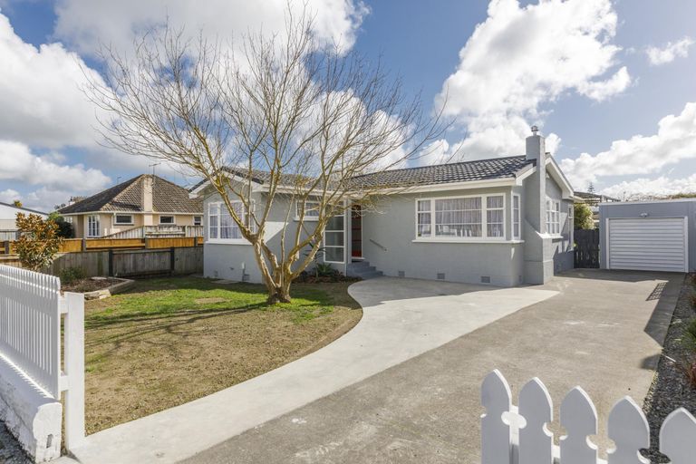 Photo of property in 21 Vernon Avenue, Takaro, Palmerston North, 4412
