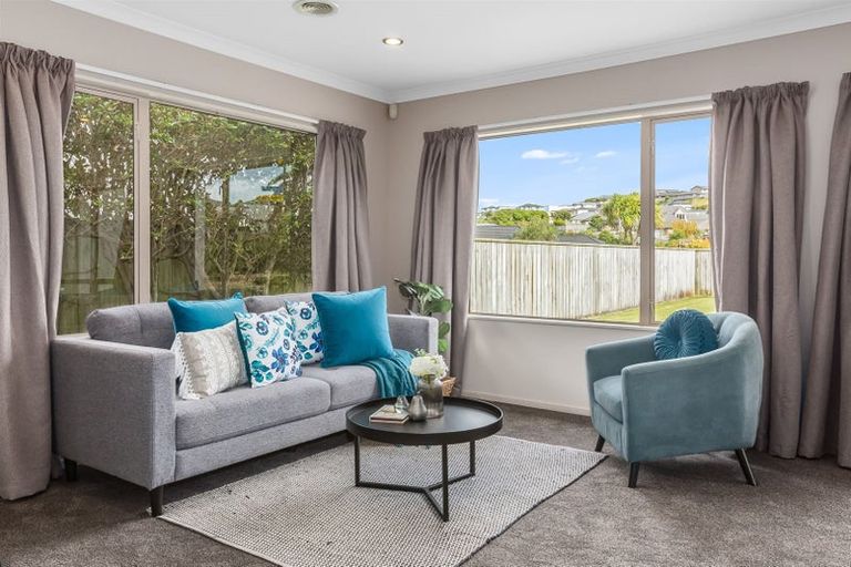 Photo of property in 2 Fiordland Place, Aotea, Porirua, 5024