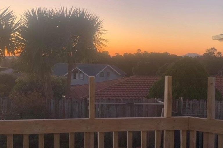 Photo of property in 9 Bradbury Road, Botany Downs, Auckland, 2010