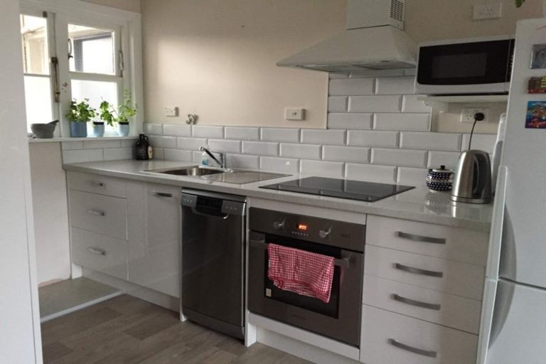 Photo of property in Winslow Apartments, 5/2 Ohiro Road, Aro Valley, Wellington, 6021