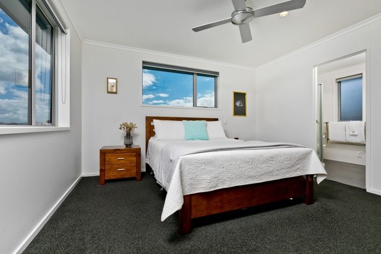 Photo of property in 6 Skipjack Pass, Silverdale, 0932