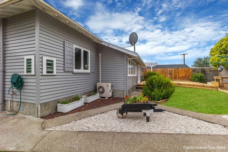 Photo of property in 556a Queen Street East, Levin, 5510