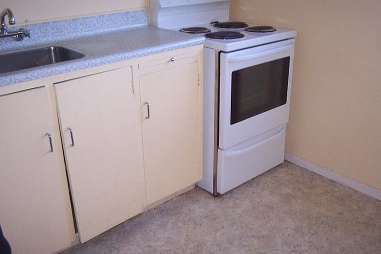 Photo of property in 1/72 Sylvan Avenue, Northcote, Auckland, 0627