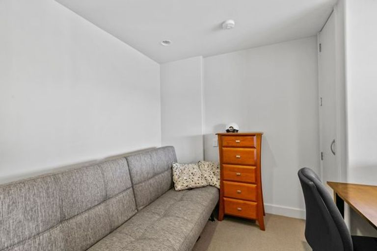 Photo of property in Shelley Bay Terraces, 3/61 Maupuia Road, Maupuia, Wellington, 6022