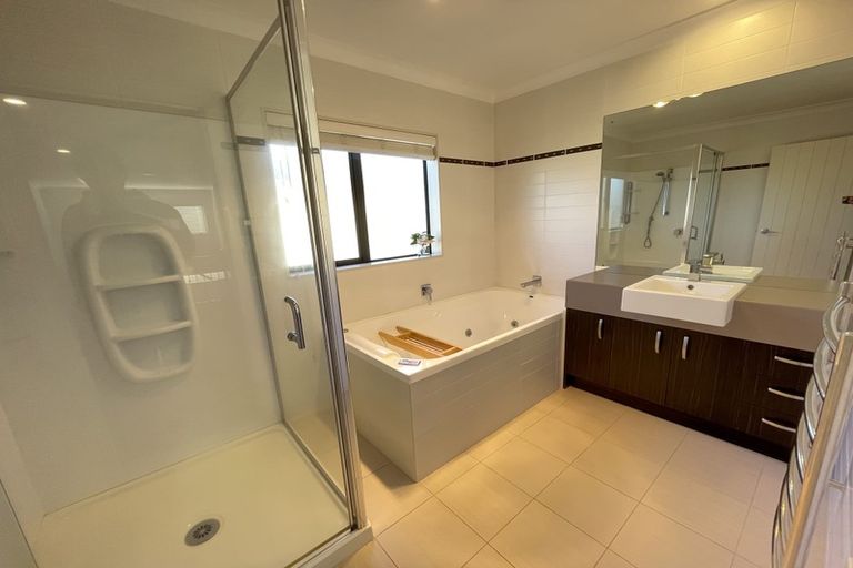 Photo of property in 9 Wye Oak Drive, Schnapper Rock, Auckland, 0632