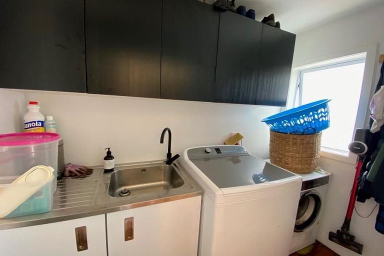 Photo of property in 68 Sylvan Crescent, Te Atatu South, Auckland, 0610