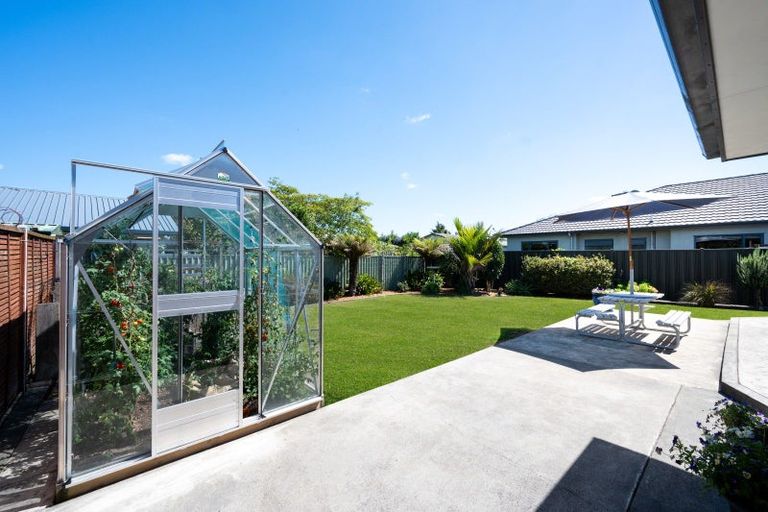 Photo of property in 16 Delta Mews Place, Clive, 4102