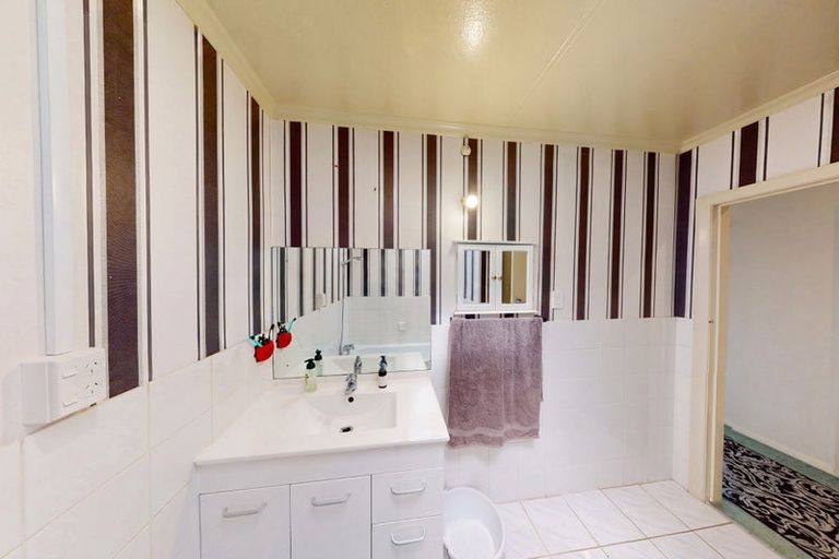 Photo of property in 46 Buick Crescent, Awapuni, Palmerston North, 4412