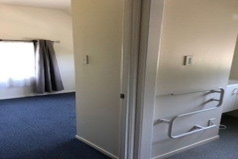 Photo of property in 8 Kingsclere Place, Goodwood Heights, Auckland, 2105