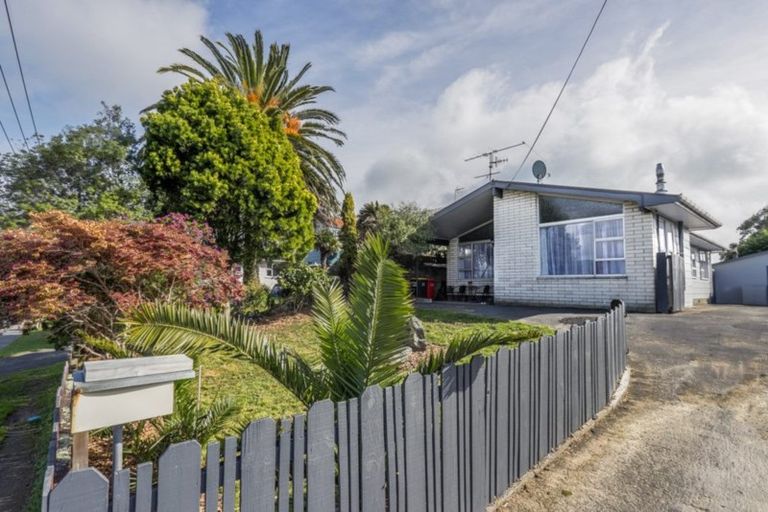 Photo of property in 5 Walton Road, Paraparaumu Beach, Paraparaumu, 5032
