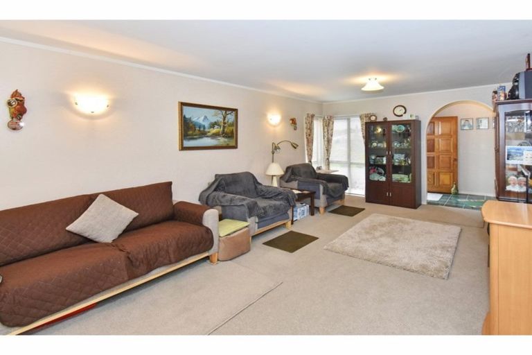 Photo of property in 15 Tonson Place, Weymouth, Auckland, 2103