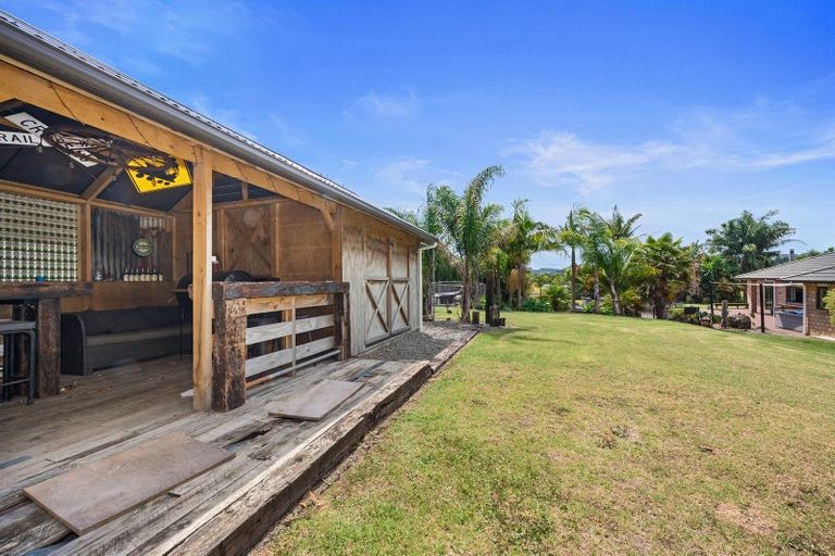 Photo of property in 30 Foster Road, Kumeu, 0891