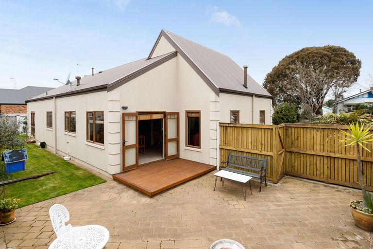 Photo of property in 41 Fitchett Street, Palmerston North, 4410