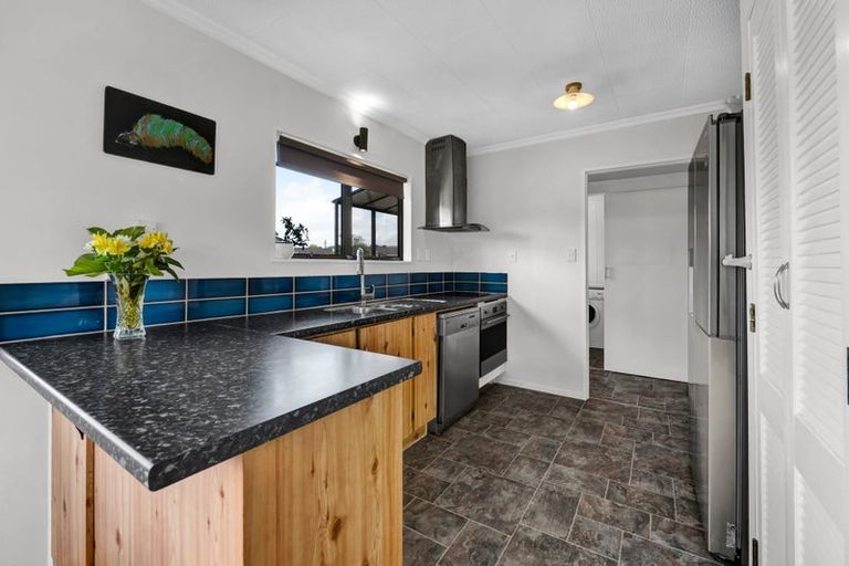 Photo of property in 28 Kowhai Street, Inglewood, 4330
