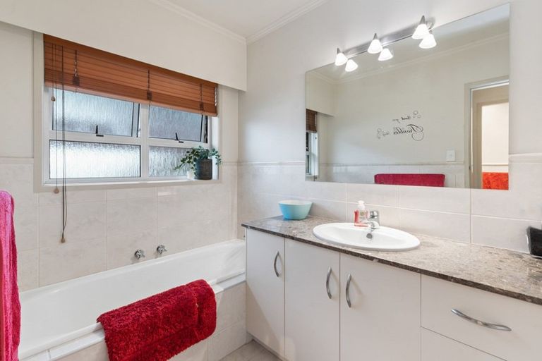 Photo of property in 3 Luxor Place, Pomare, Rotorua, 3015