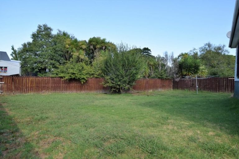Photo of property in 14 Mile Place, Henderson, Auckland, 0612