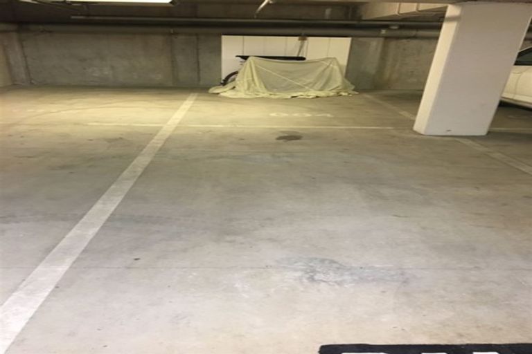 Photo of property in 2/6 Marine Parade, Mount Maunganui, 3116