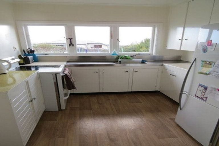 Photo of property in 82 Ocean View Road, Northcote, Auckland, 0627