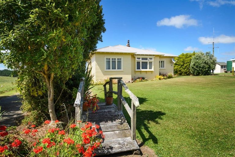 Photo of property in 56 Wightman Road, Sanson, Palmerston North, 4479