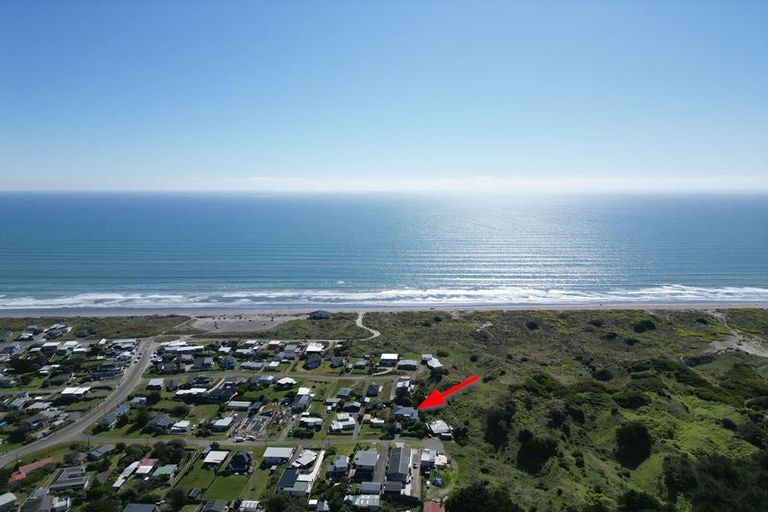 Photo of property in 18 Brown Terrace, Foxton Beach, Foxton, 4815