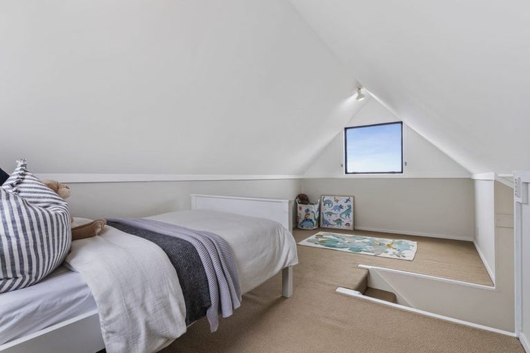 Photo of property in 2/30 Vauxhall Road, Devonport, Auckland, 0624