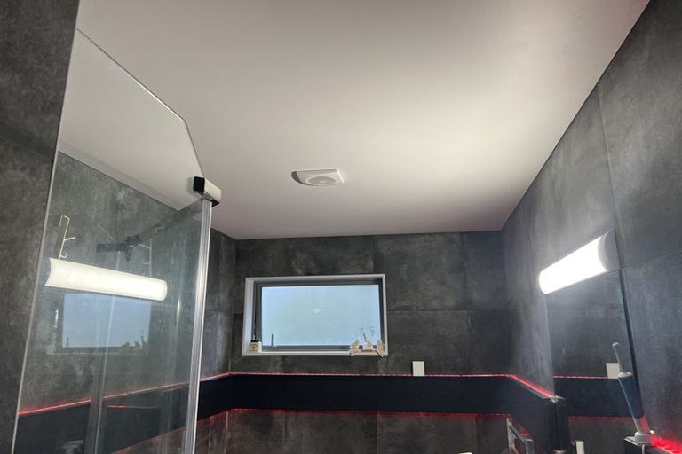 Photo of property in 9a Alan Avenue, Henderson, Auckland, 0610