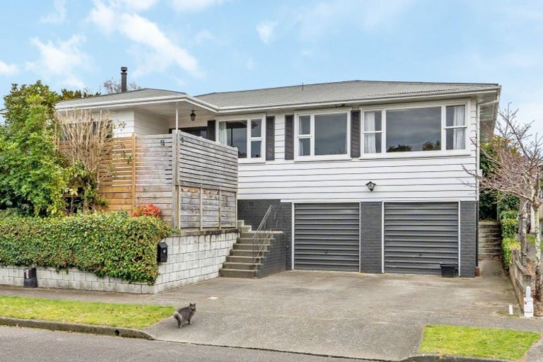 Photo of property in 15 Swansea Street, Hokowhitu, Palmerston North, 4410