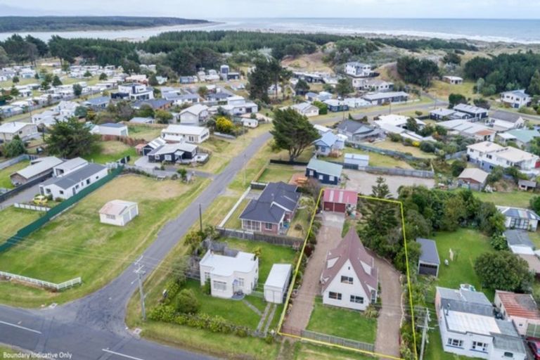 Photo of property in 14 Holben Parade, Foxton Beach, Foxton, 4815