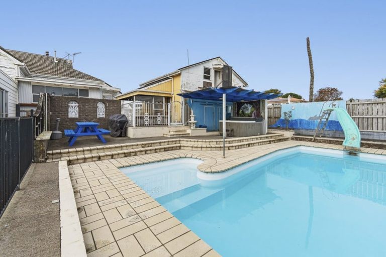 Photo of property in 7 Cracroft Street, Waitara, 4320