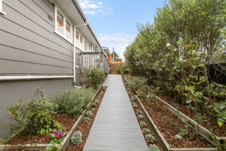 Photo of property in 2/32a Sunnynook Road, Sunnynook, Auckland, 0620