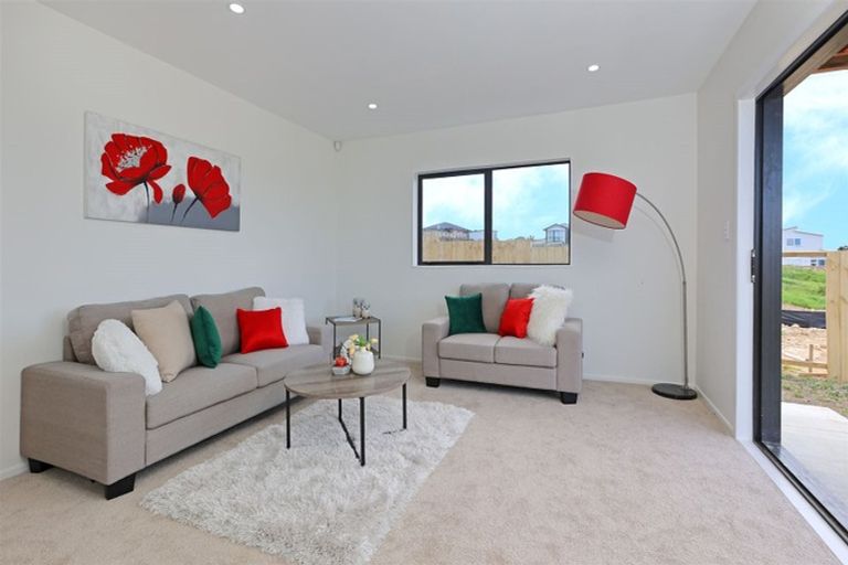 Photo of property in 85d Lake Panorama Drive, Henderson Valley, Auckland, 0614