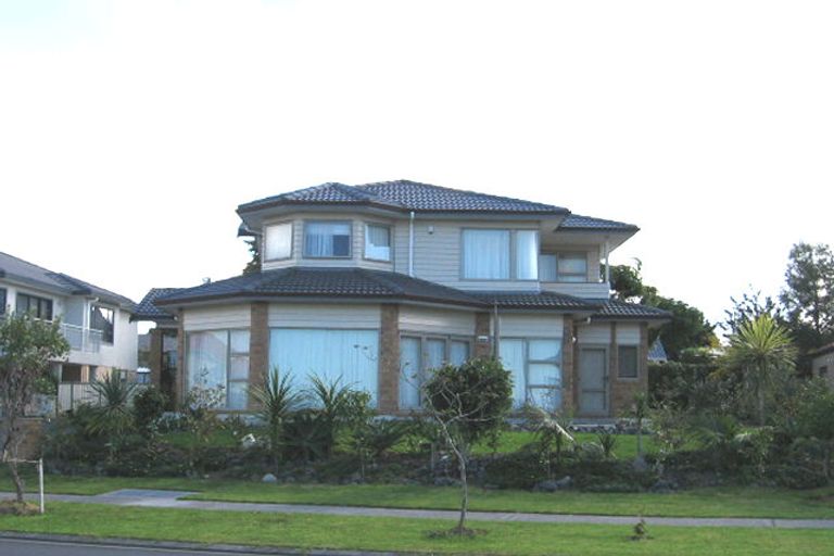 Photo of property in 18 Waimanu Bay Drive, Te Atatu Peninsula, Auckland, 0610