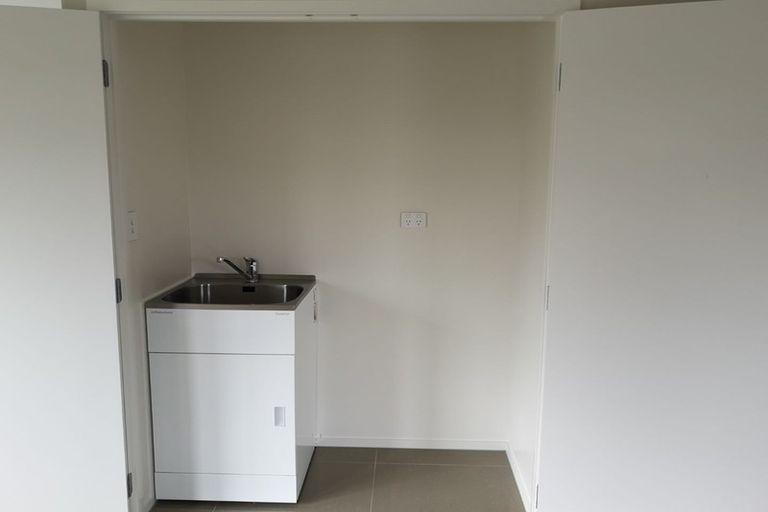 Photo of property in 12 Honour Road, Papakura, 2110