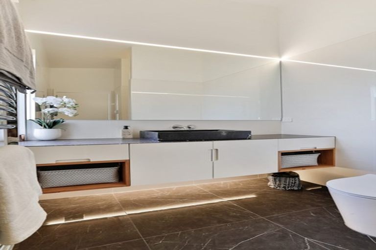 Photo of property in 6 Kuiwai Drive, Rainbow Point, Taupo, 3330