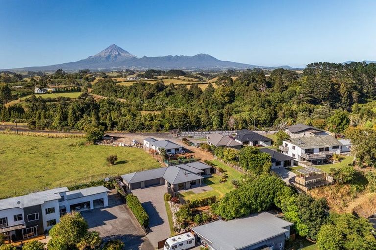 Photo of property in 21b Heta Road, Highlands Park, New Plymouth, 4312