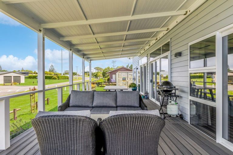 Photo of property in 4 Pinedale Crescent, Riversdale Beach, Masterton, 5872