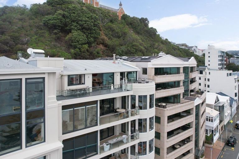 Photo of property in Bay Point Apartments, 6b/172 Oriental Parade, Oriental Bay, Wellington, 6011