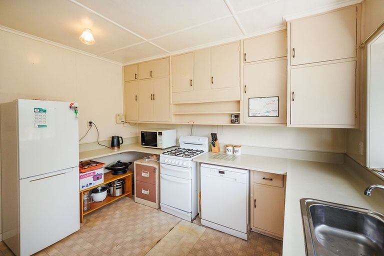 Photo of property in 64 Guy Avenue, Takaro, Palmerston North, 4410