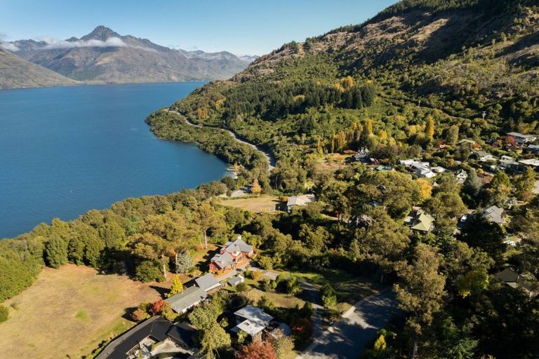 Photo of property in 81 Arawata Terrace, Sunshine Bay, Queenstown, 9300