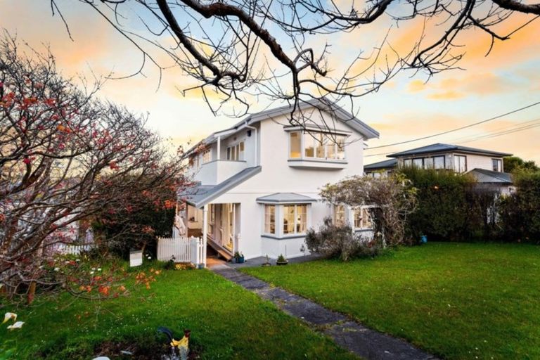 Photo of property in 1/14 Kiteroa Terrace, Rothesay Bay, Auckland, 0630