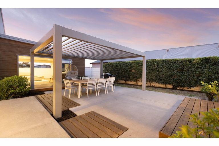 Photo of property in 19 Awatira Drive, Papamoa Beach, Papamoa, 3118