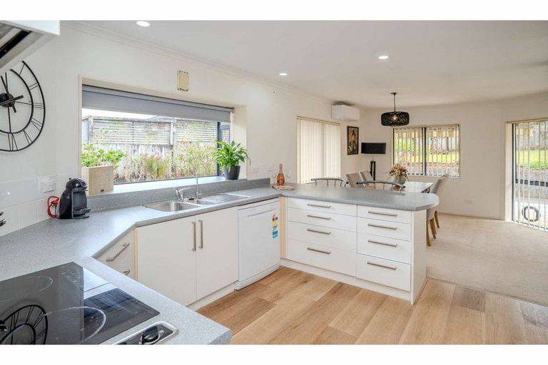 Photo of property in 11 Oakridge Drive, Kerikeri, 0230