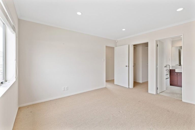 Photo of property in 5 Reno Way, Flat Bush, Auckland, 2016